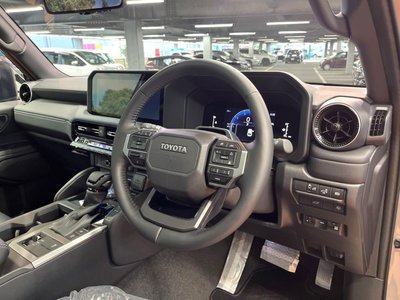 2025 Toyota LAND CRUISER 250 — миниатюра 21