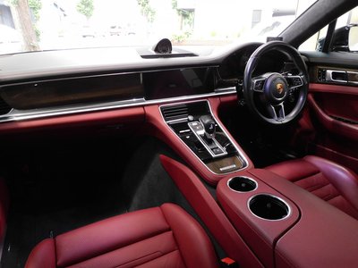 PORSCHE PANAMERA - 5