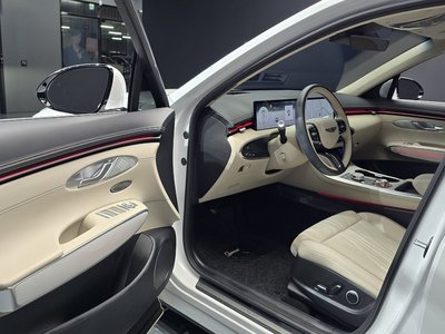 صورة مصغرة 13 لـ 2025 Genesis GV70