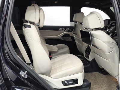 2021 BMW X7 thumbnail 17