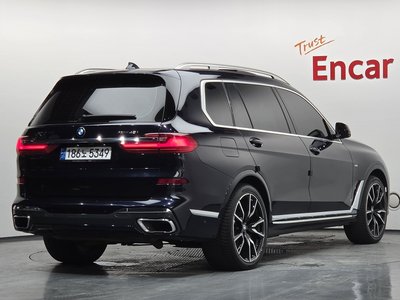 2021 BMW X7 photo 3
