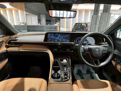 صورة مصغرة 79 لـ 2025 Toyota CROWN SPORT