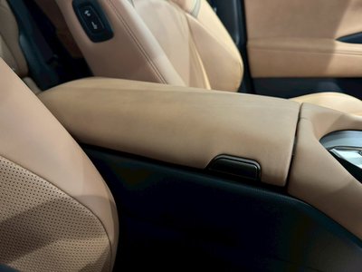 صورة مصغرة 71 لـ 2025 Toyota CROWN SPORT