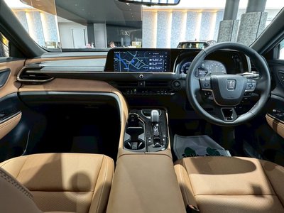 صورة مصغرة 48 لـ 2025 Toyota CROWN SPORT