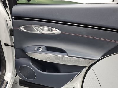 2021 Genesis GV70 — миниатюра 15