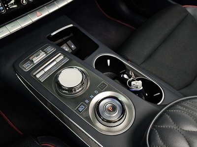 2021 Genesis GV70 — миниатюра 12