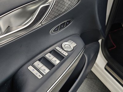 2021 Genesis GV70 — миниатюра 27