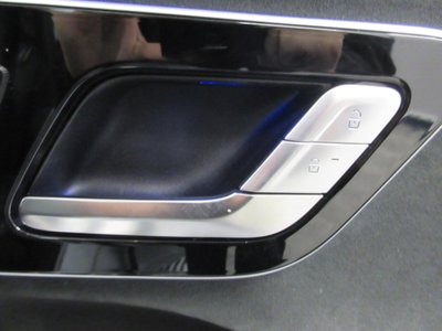 MERCEDES-BENZ EQE - 10