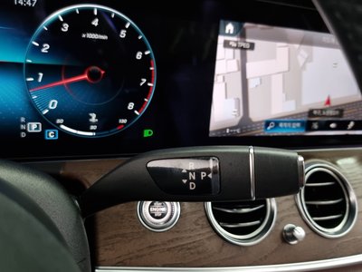 MERCEDES-BENZ E-CLASS - 9