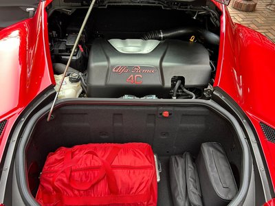 صورة 8 لـ 2015 ALFA Romeo 4C
