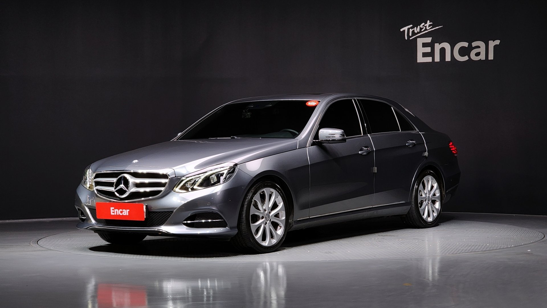 MERCEDES-BENZ E-CLASS - View 1