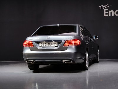 MERCEDES-BENZ E-CLASS - 3