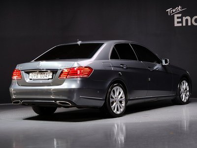 MERCEDES-BENZ E-CLASS - 4