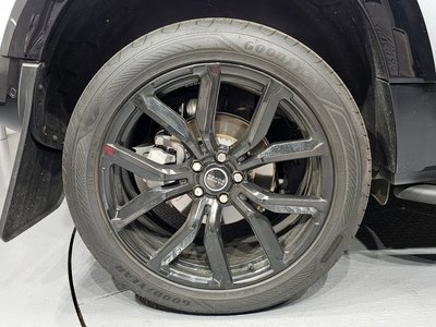 LAND ROVER DEFENDER - 6