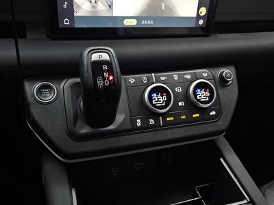 LAND ROVER DEFENDER - 9