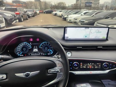 صورة 10 لـ 2021 Genesis GV70