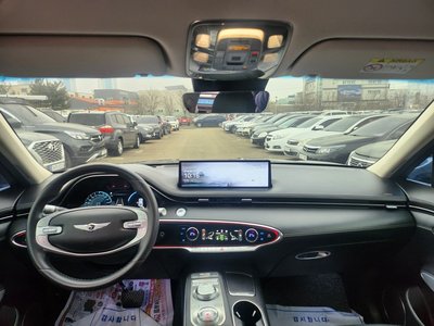 صورة 6 لـ 2021 Genesis GV70