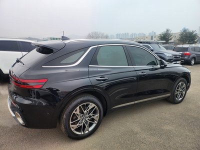 صورة 3 لـ 2021 Genesis GV70