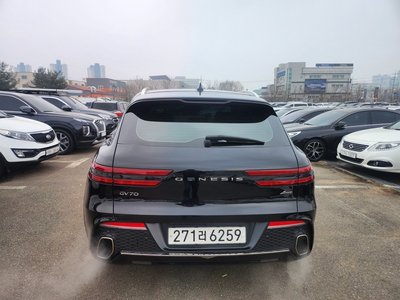 صورة 4 لـ 2021 Genesis GV70
