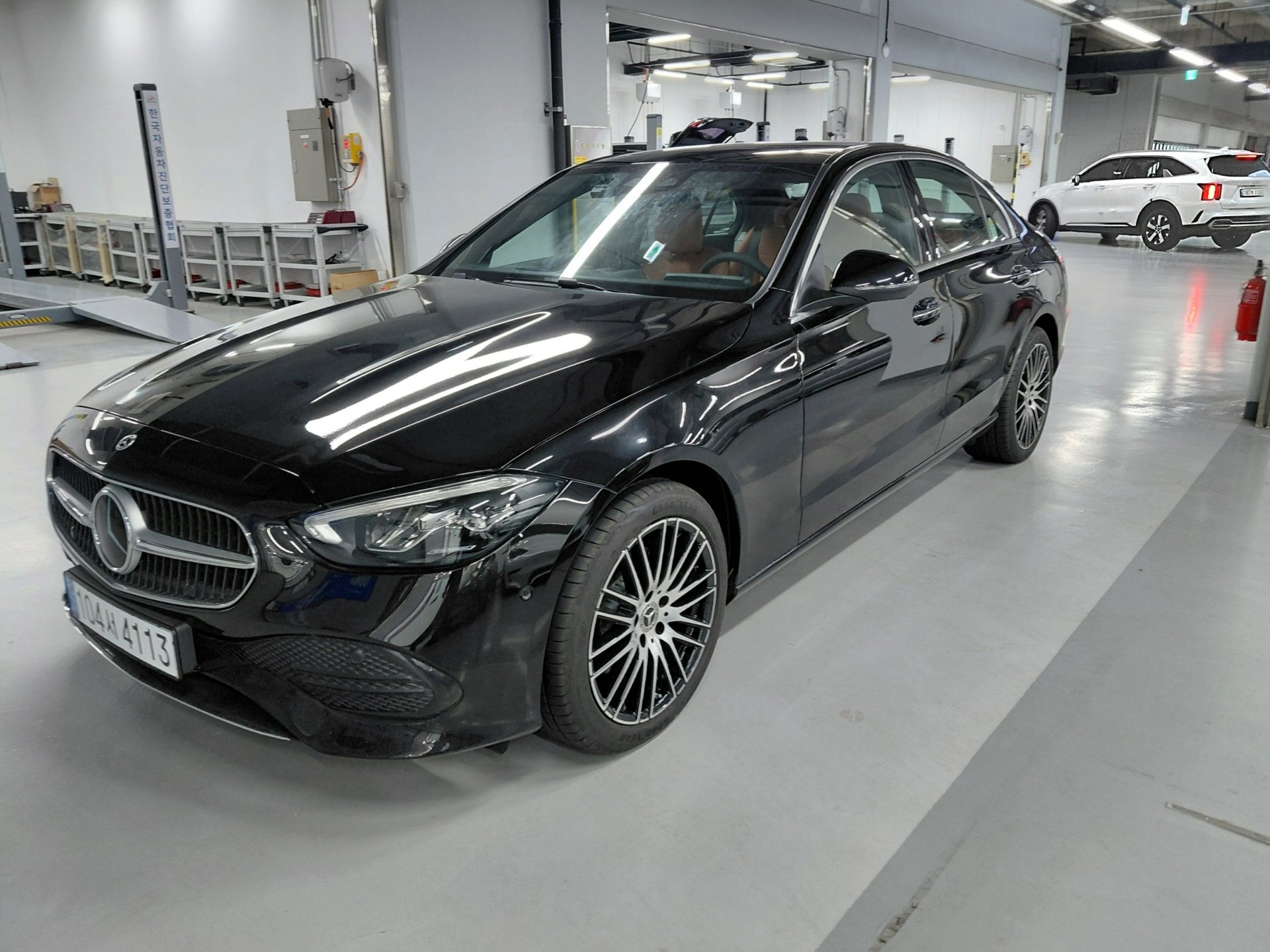 MERCEDES-BENZ C-CLASS - View 1