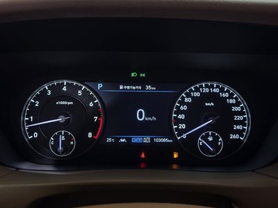2021 Genesis G90 photo 8