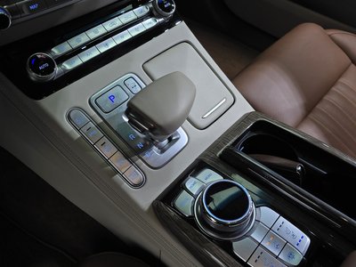 2021 Genesis G90 photo 9