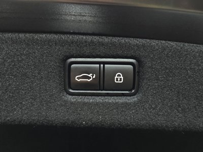 2021 Genesis G90 — миниатюра 17