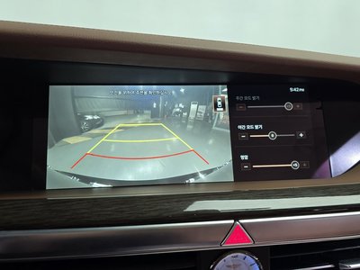 2021 Genesis G90 — миниатюра 14