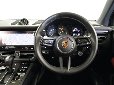 PORSCHE MACAN - 10