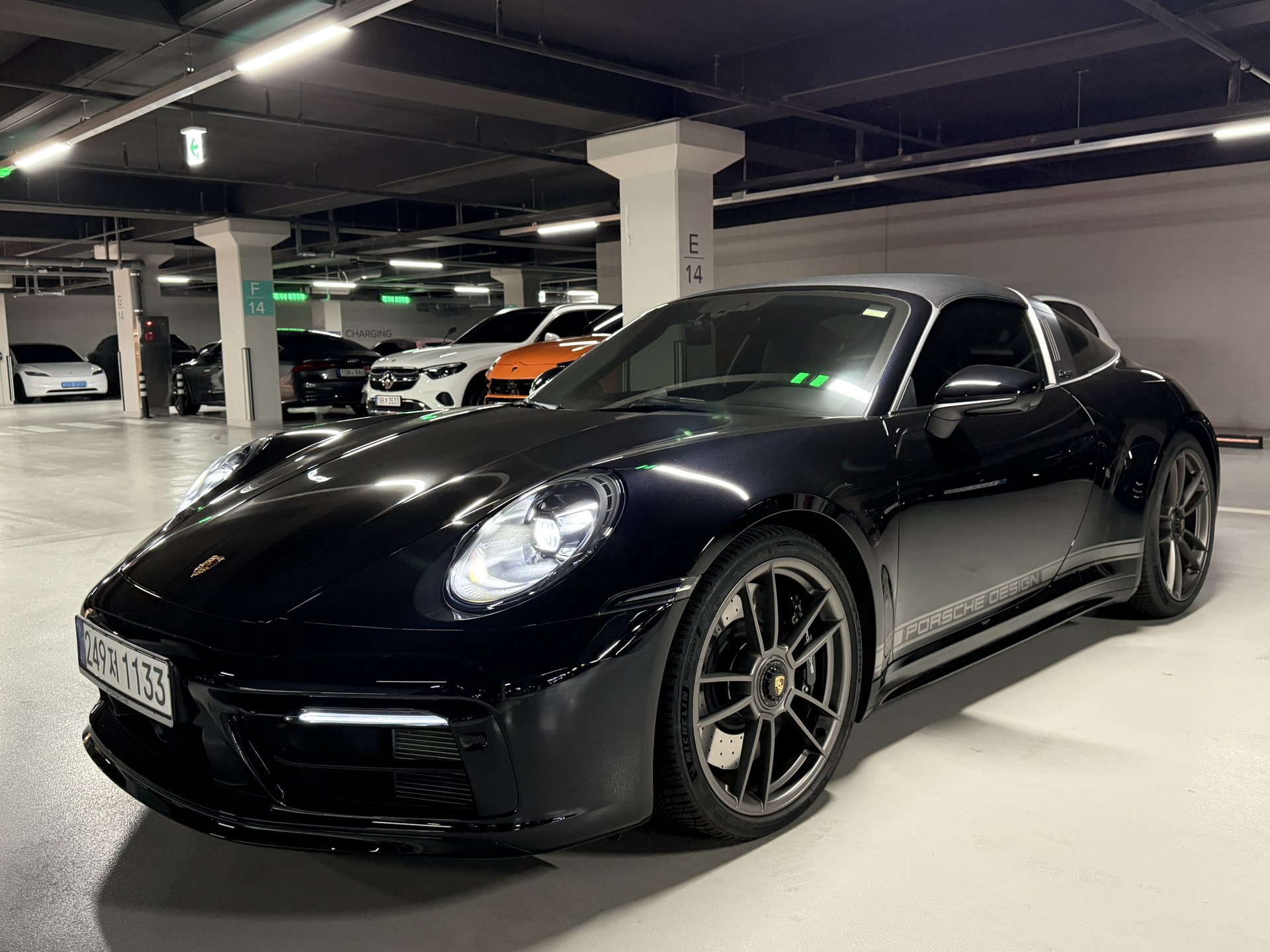 PORSCHE 911 - View 1