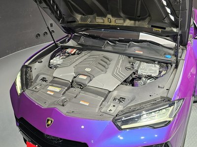 LAMBORGHINI URUS - 7