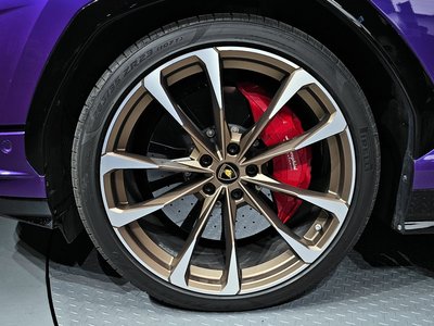 LAMBORGHINI URUS - 6