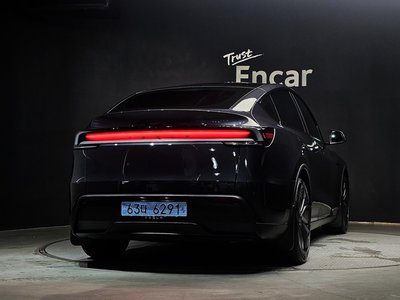 TESLA MODEL Y - 3