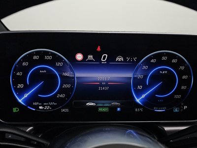 MERCEDES-BENZ EQE - 8