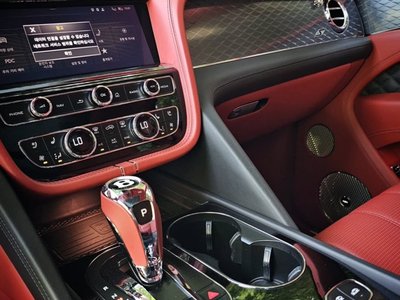 2022 Bentley BENTAYGA — миниатюра 14