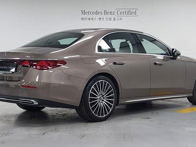 2025 Mercedes-BENZ E-CLASS photo 5