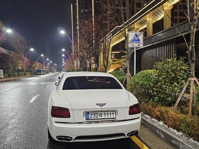 BENTLEY FLYING SPUR - 9