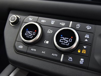 2025 LAND Rover DEFENDER — миниатюра 24