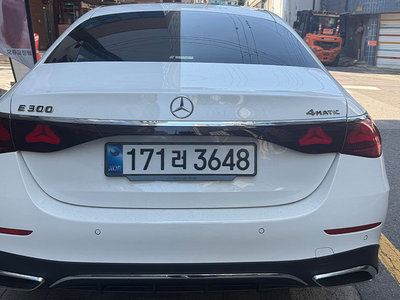 MERCEDES-BENZ E-CLASS - 3