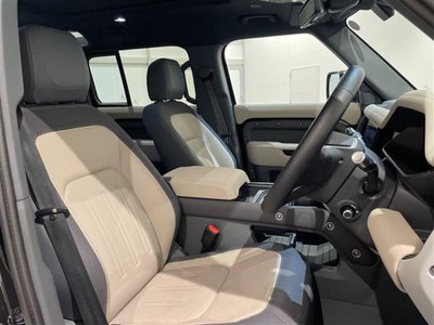 LAND ROVER DEFENDER - 4