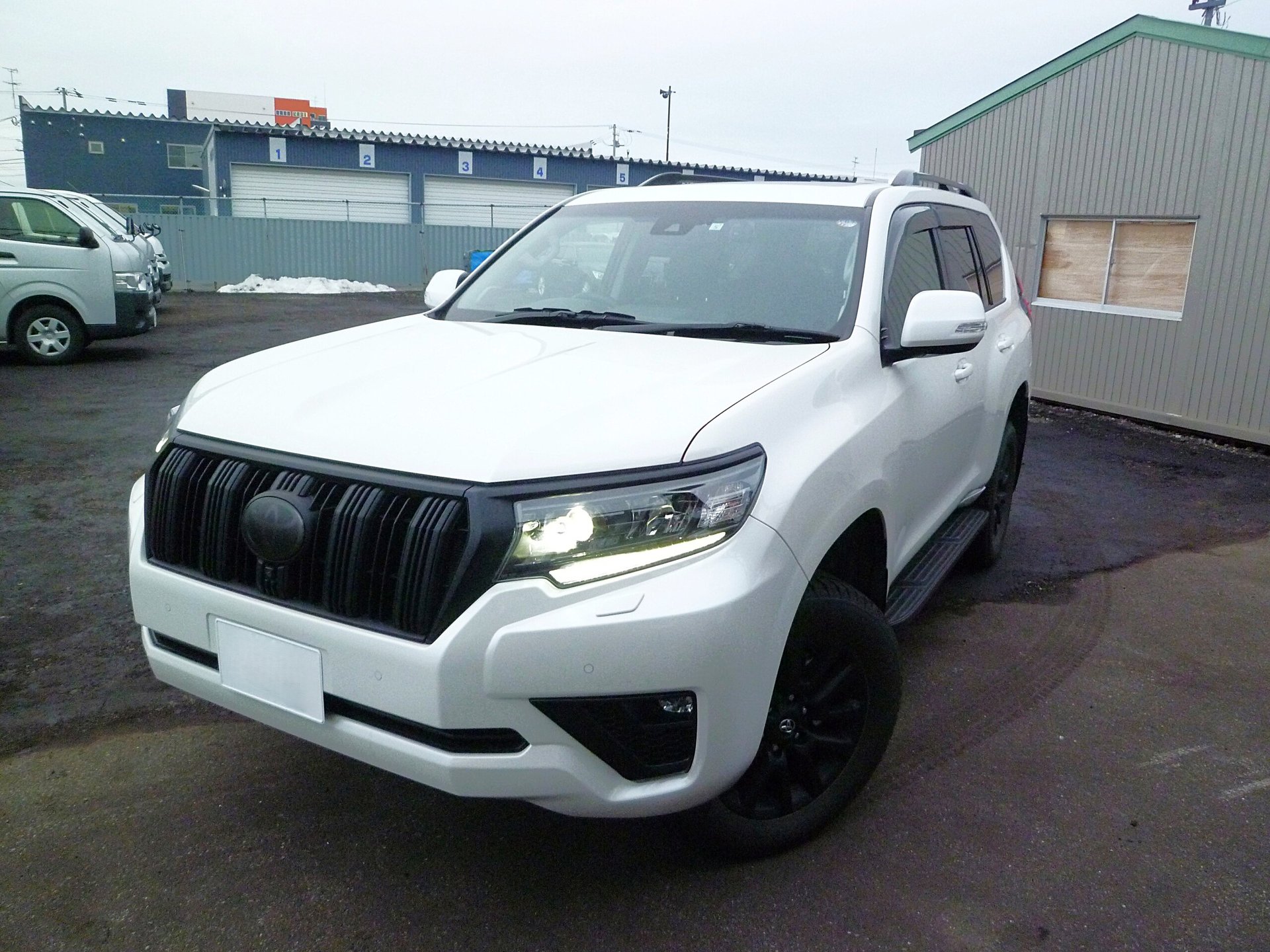 TOYOTA LAND CRUISER PRADO - View 1