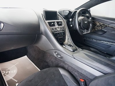 2019 Aston Martin DBS SUPERLEGGERA 照片 11