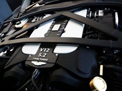 2019 Aston Martin DBS SUPERLEGGERA 照片 9