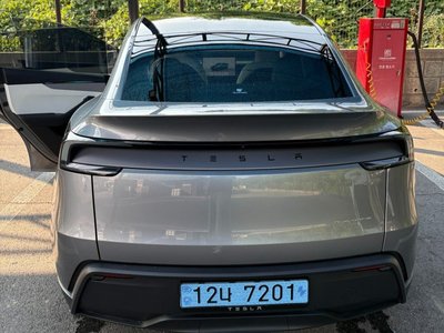 TESLA MODEL Y - 4