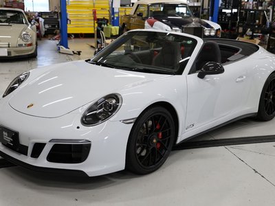 PORSCHE 911 CABRIOLET - 10