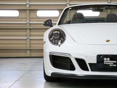 PORSCHE 911 CABRIOLET - 4