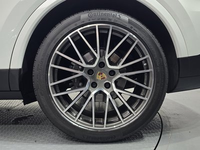 صورة 8 لـ 2022 Porsche CAYENNE