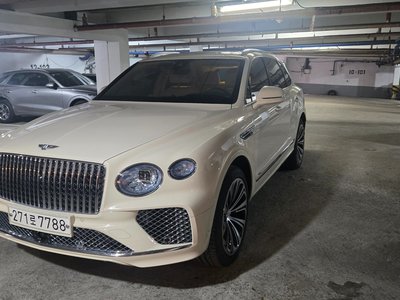 BENTLEY BENTAYGA - 3