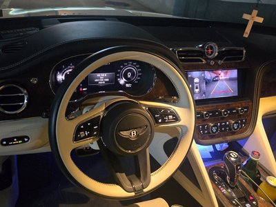 BENTLEY BENTAYGA - 7