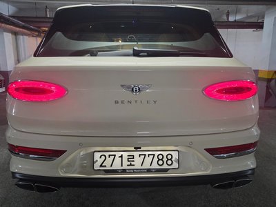 BENTLEY BENTAYGA - 6